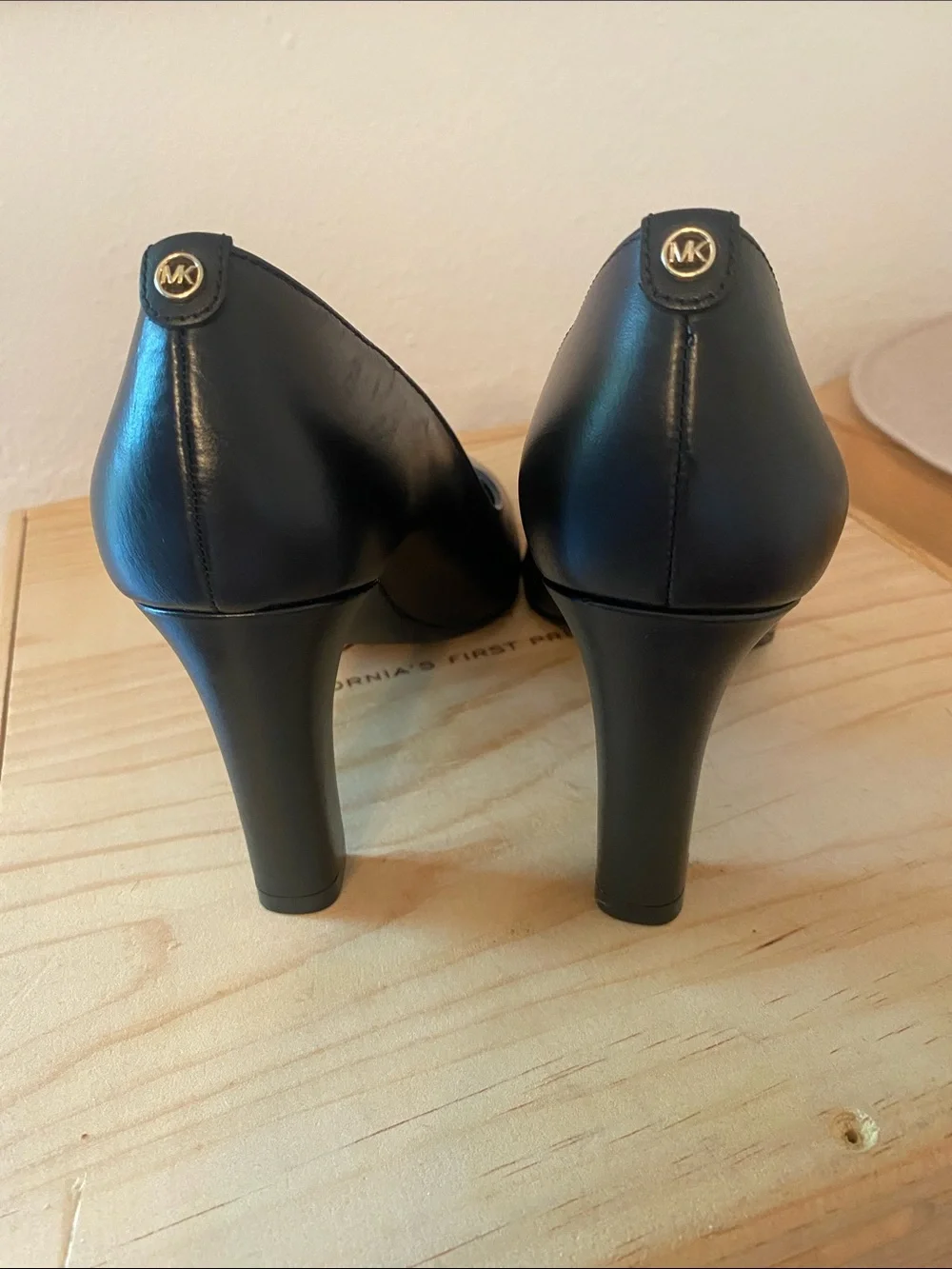 Michael Kors Black Pointed Leather High Heel Pumps